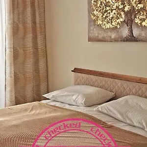 Cozy With Free Parking And Balcony Appartamento