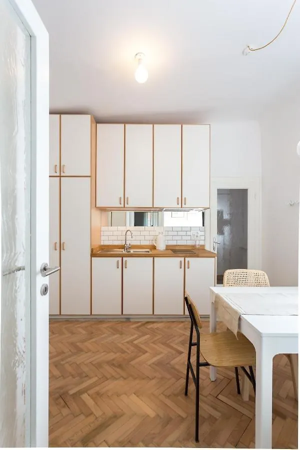 Karinatura Ljubljana Apartment